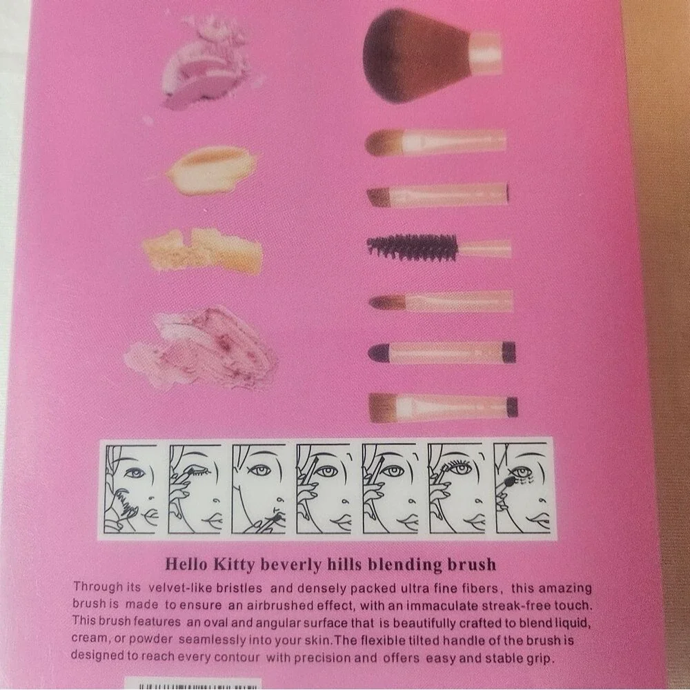 Hello Kitty Makeup Brush 7 Piece Set NIB